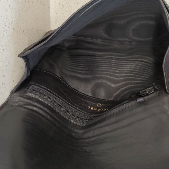 CHANEL Caviar leather wallet - Picture 7 of 13